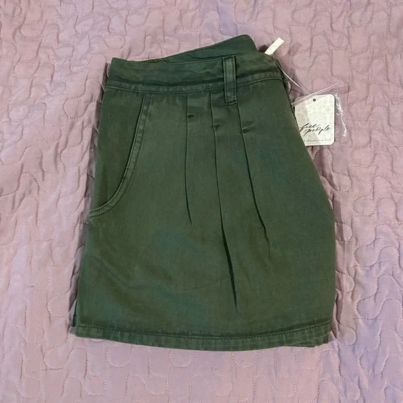 FREE PEOPLE Nora Mini Trouser Shorts Women’s Size 10. Army Green. NWTS - Picture 5 of 9